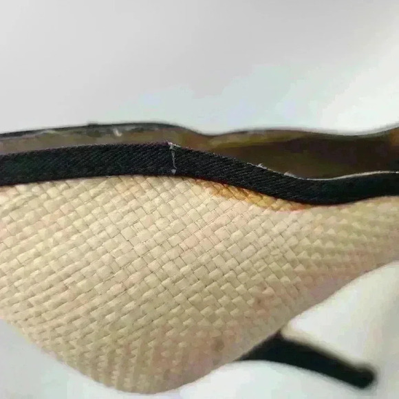 Beverly Feldman tan and black high heels - Picture 4 of 10